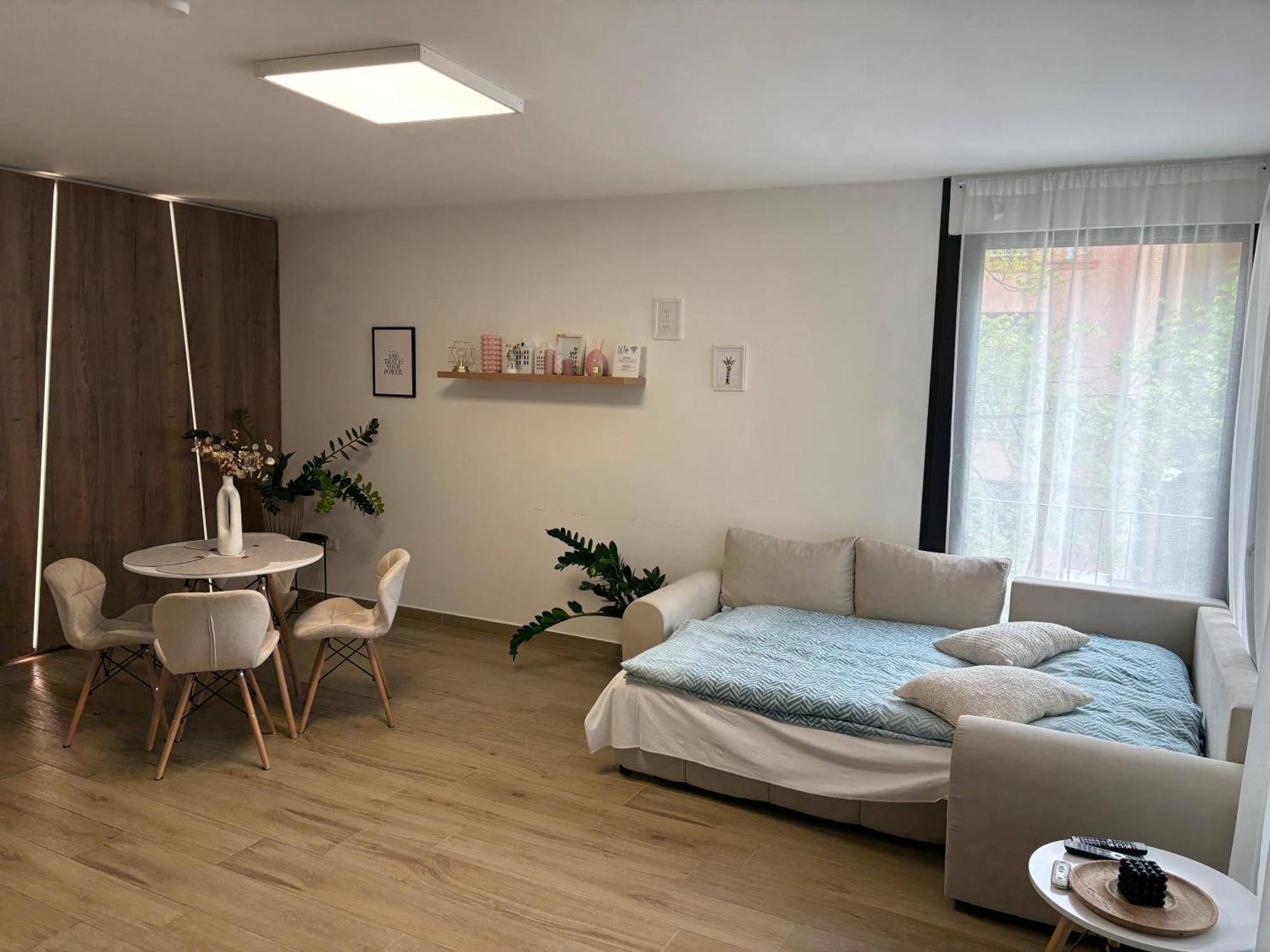 Gyoengye Lux Appartement Szeged
